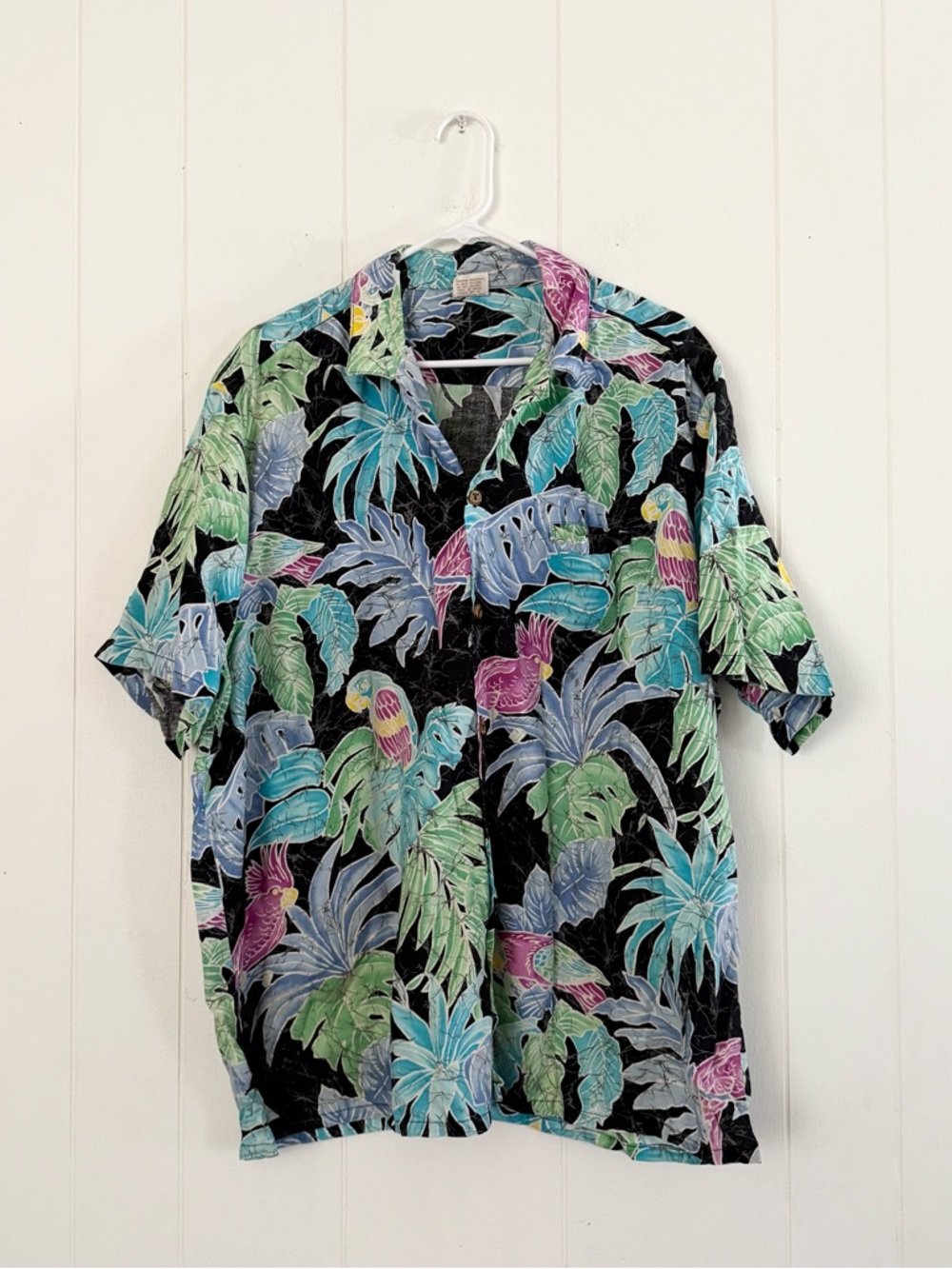 Barefoot In Paradise Men's Tropical Parrot Print Short-Sleeve Button-Down Shirt